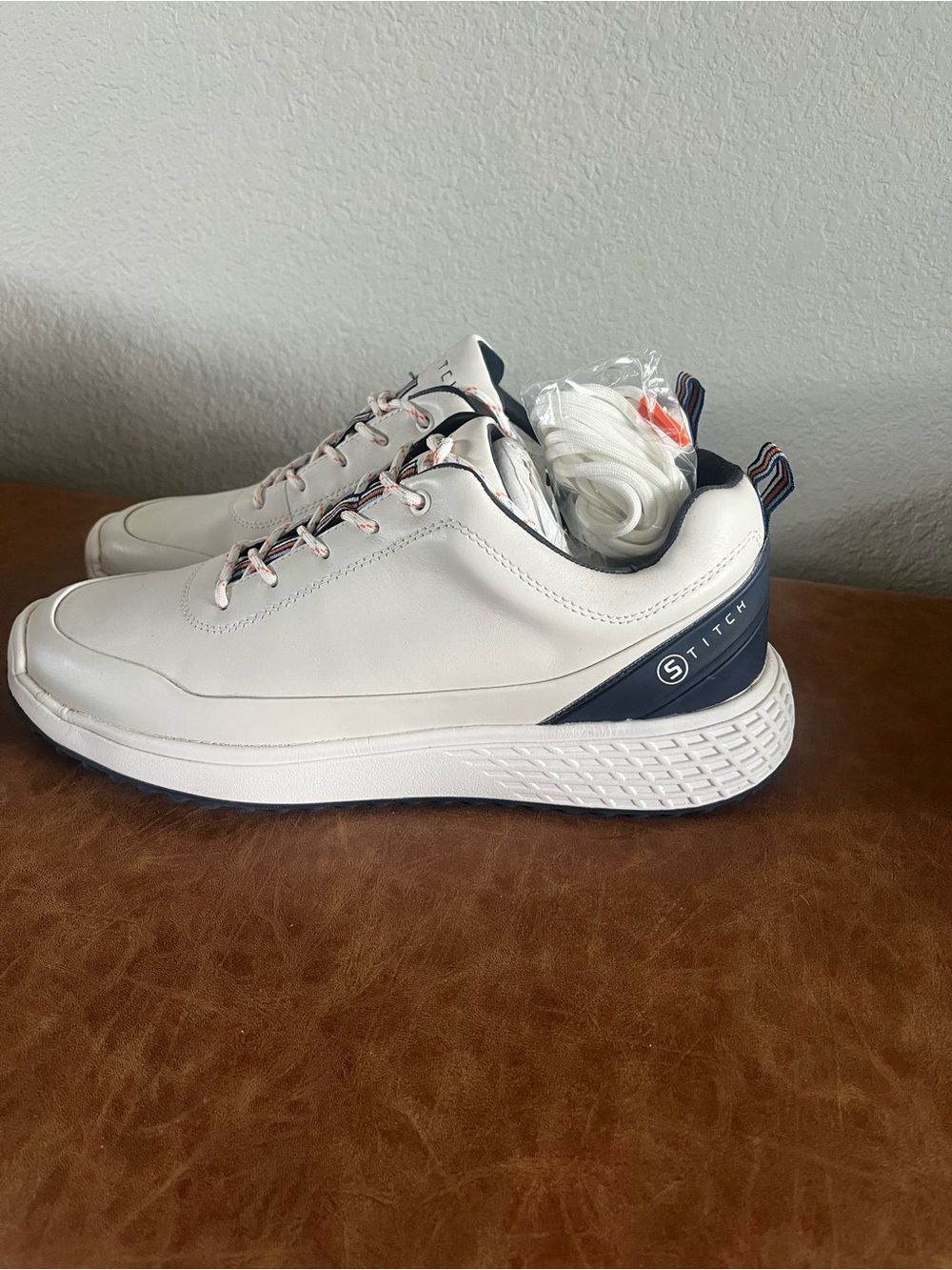 Men’s White and Navy Casual Leather Golf Shoe